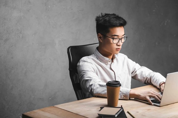 Quels sont les aspects clés à maîtriser pour une carrière réussie en tant que spécialiste SEO ?